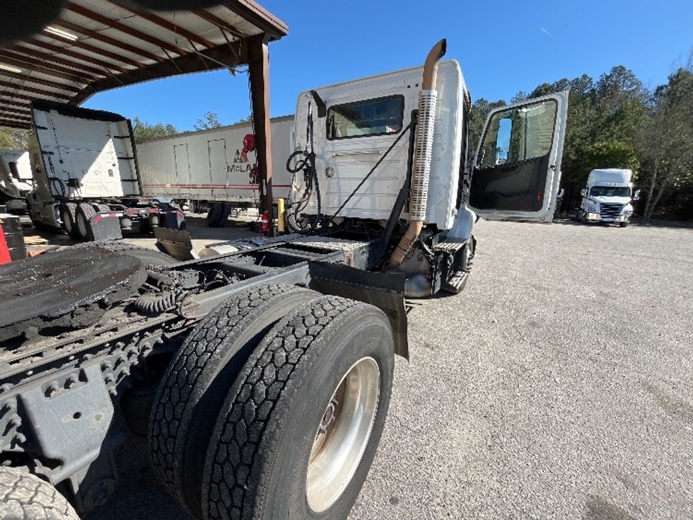 Day Cab Tractor-Heavy Duty Tractors-Volvo-2022-VNR62300-Atlanta-GA-476,865\n\t\tmiles-$ 47,250 - Image 18