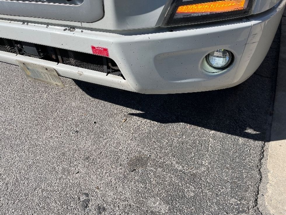 Day Cab Tractor-Heavy Duty Tractors-Volvo-2022-VNR62300-Atlanta-GA-476,865\n\t\tmiles-$ 47,250 - Image 19