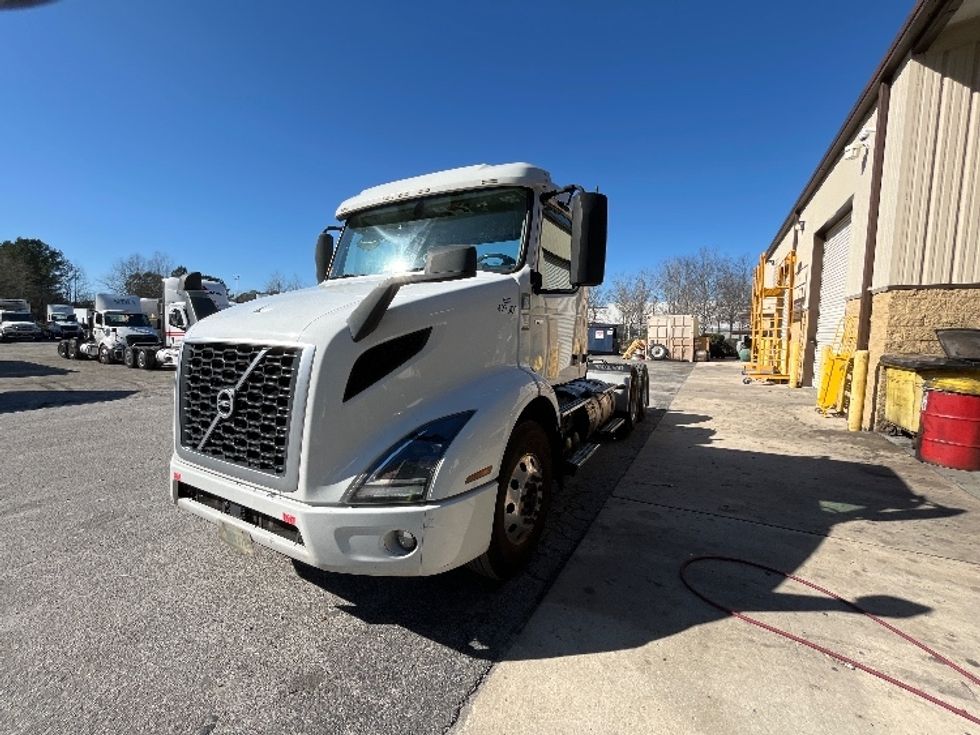 Day Cab Tractor-Heavy Duty Tractors-Volvo-2022-VNR62300-Atlanta-GA-476,865\n\t\tmiles-$ 47,250 - Image 3