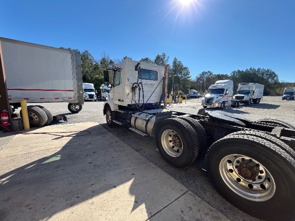 Day Cab Tractor-Heavy Duty Tractors-Volvo-2022-VNR62300-Atlanta-GA-476,865\n\t\tmiles-$ 47,250 - Image 5