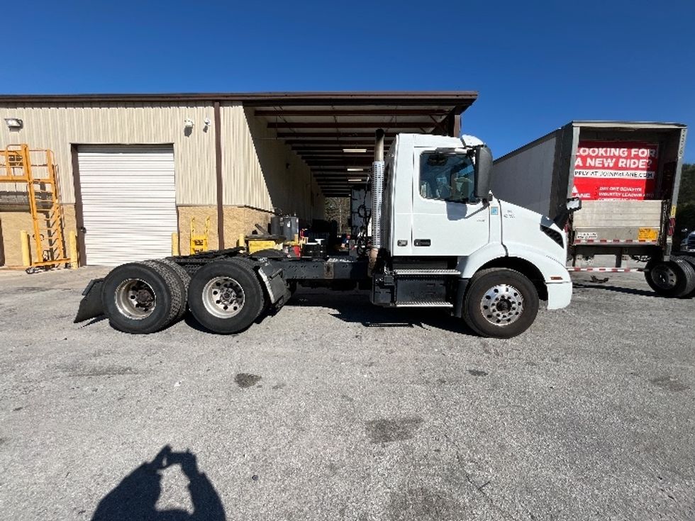 Day Cab Tractor-Heavy Duty Tractors-Volvo-2022-VNR62300-Atlanta-GA-476,865\n\t\tmiles-$ 47,250 - Image 8