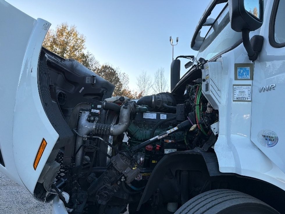 Day Cab Tractor-Heavy Duty Tractors-Volvo-2022-VNR62300-Atlanta-GA-515,176\n\t\tmiles-$ 33,750 - Image 16