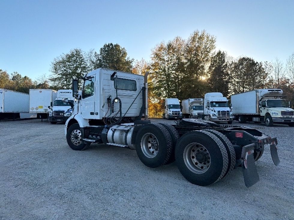 Day Cab Tractor-Heavy Duty Tractors-Volvo-2022-VNR62300-Atlanta-GA-515,176\n\t\tmiles-$ 33,750 - Image 5