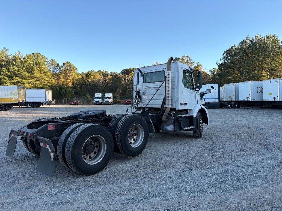Day Cab Tractor-Heavy Duty Tractors-Volvo-2022-VNR62300-Atlanta-GA-515,176\n\t\tmiles-$ 33,750 - Image 7