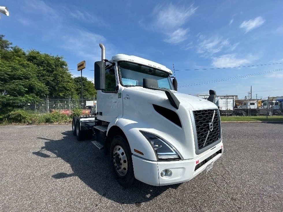 Day Cab Tractor-Heavy Duty Tractors-Volvo-2022-VNR62300-Birmingham-AL-468,743\n\t\tmiles-$ 43,000 - Image 1