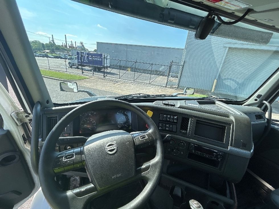 Day Cab Tractor-Heavy Duty Tractors-Volvo-2022-VNR62300-Birmingham-AL-468,743\n\t\tmiles-$ 43,000 - Image 10