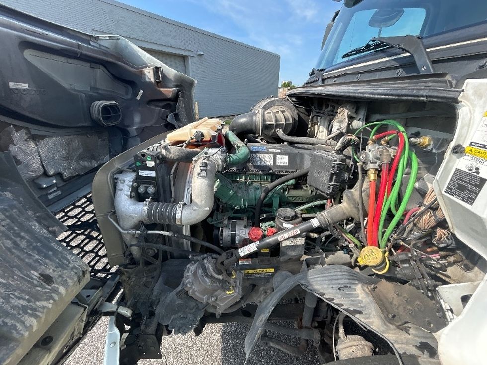 Day Cab Tractor-Heavy Duty Tractors-Volvo-2022-VNR62300-Birmingham-AL-468,743\n\t\tmiles-$ 43,000 - Image 15