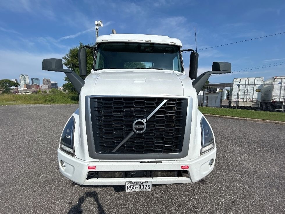 Day Cab Tractor-Heavy Duty Tractors-Volvo-2022-VNR62300-Birmingham-AL-468,743\n\t\tmiles-$ 43,000 - Image 2