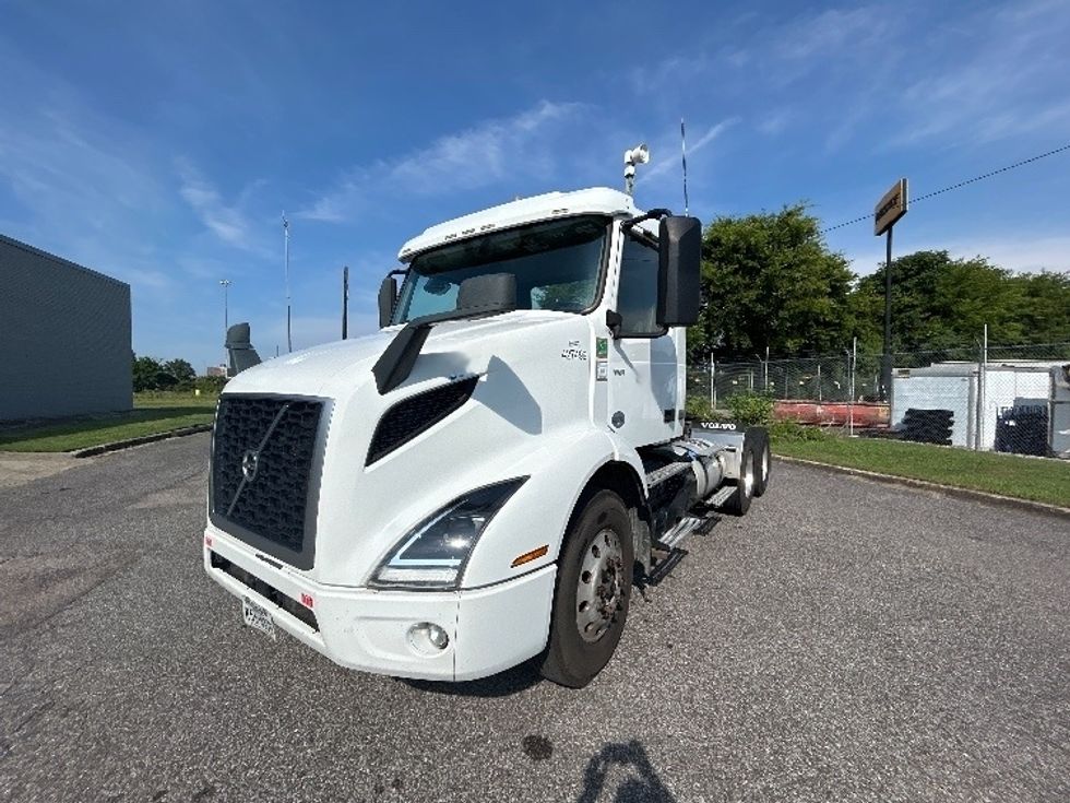 Day Cab Tractor-Heavy Duty Tractors-Volvo-2022-VNR62300-Birmingham-AL-468,743\n\t\tmiles-$ 43,000 - Image 3