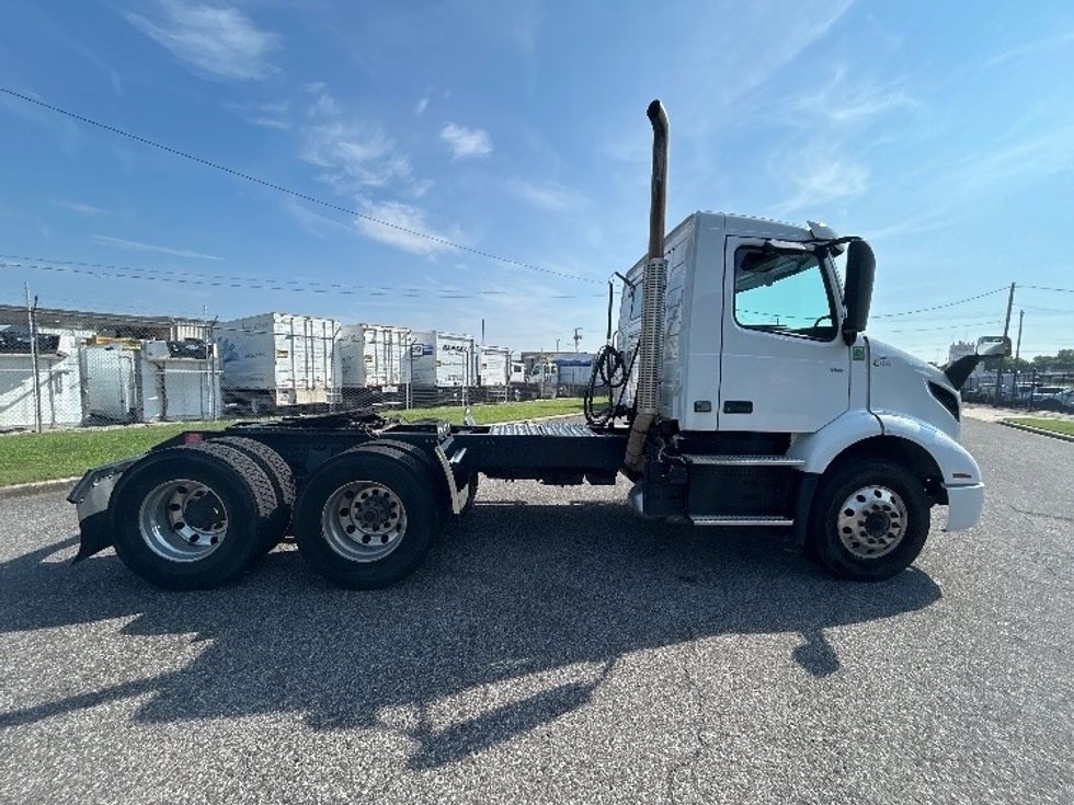 Day Cab Tractor-Heavy Duty Tractors-Volvo-2022-VNR62300-Birmingham-AL-468,743\n\t\tmiles-$ 43,000 - Image 8