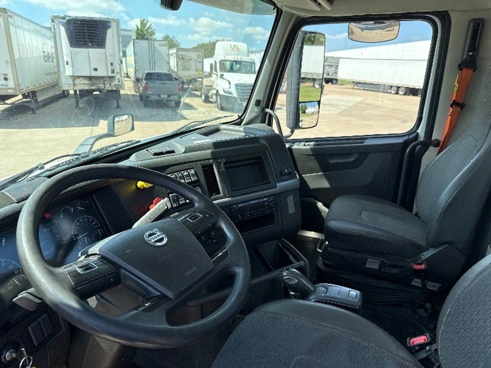 Day Cab Tractor-Heavy Duty Tractors-Volvo-2022-VNR62300-Grand Prairie-TX-432,875\n\t\tmiles-$ 45,000 - Image 10