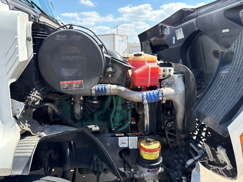 Day Cab Tractor-Heavy Duty Tractors-Volvo-2022-VNR62300-Grand Prairie-TX-432,875\n\t\tmiles-$ 45,000 - Image 15