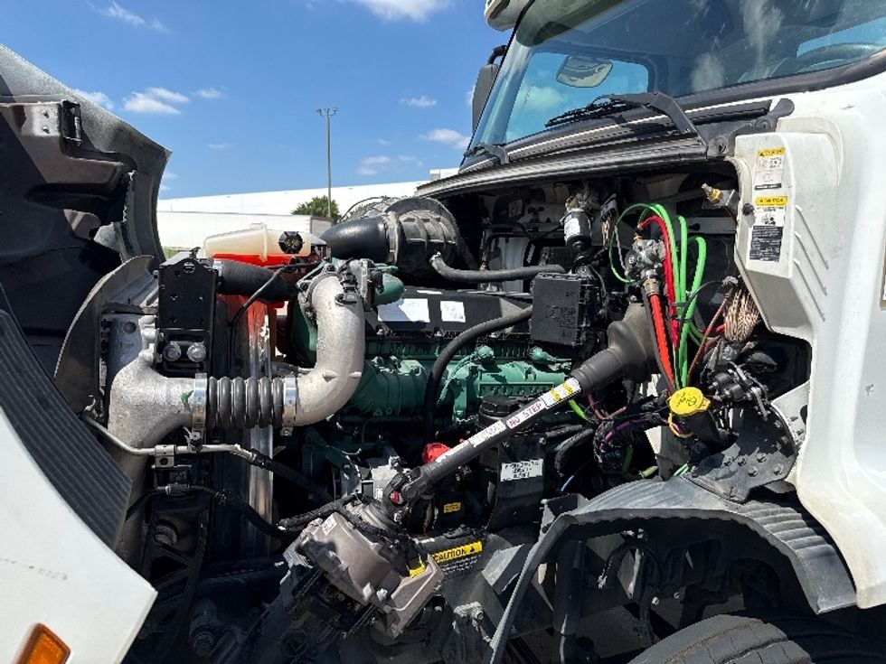 Day Cab Tractor-Heavy Duty Tractors-Volvo-2022-VNR62300-Grand Prairie-TX-432,875\n\t\tmiles-$ 45,000 - Image 16