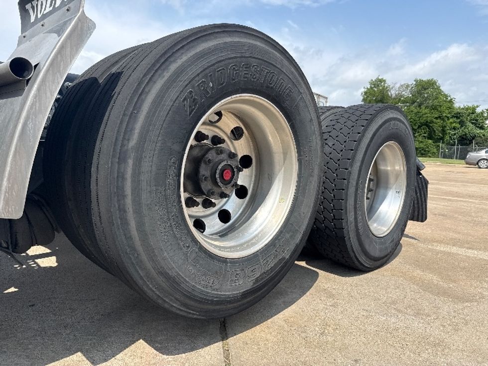 Day Cab Tractor-Heavy Duty Tractors-Volvo-2022-VNR62300-Grand Prairie-TX-432,875\n\t\tmiles-$ 45,000 - Image 17