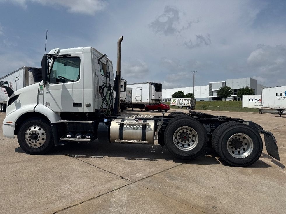 Day Cab Tractor-Heavy Duty Tractors-Volvo-2022-VNR62300-Grand Prairie-TX-432,875\n\t\tmiles-$ 45,000 - Image 20