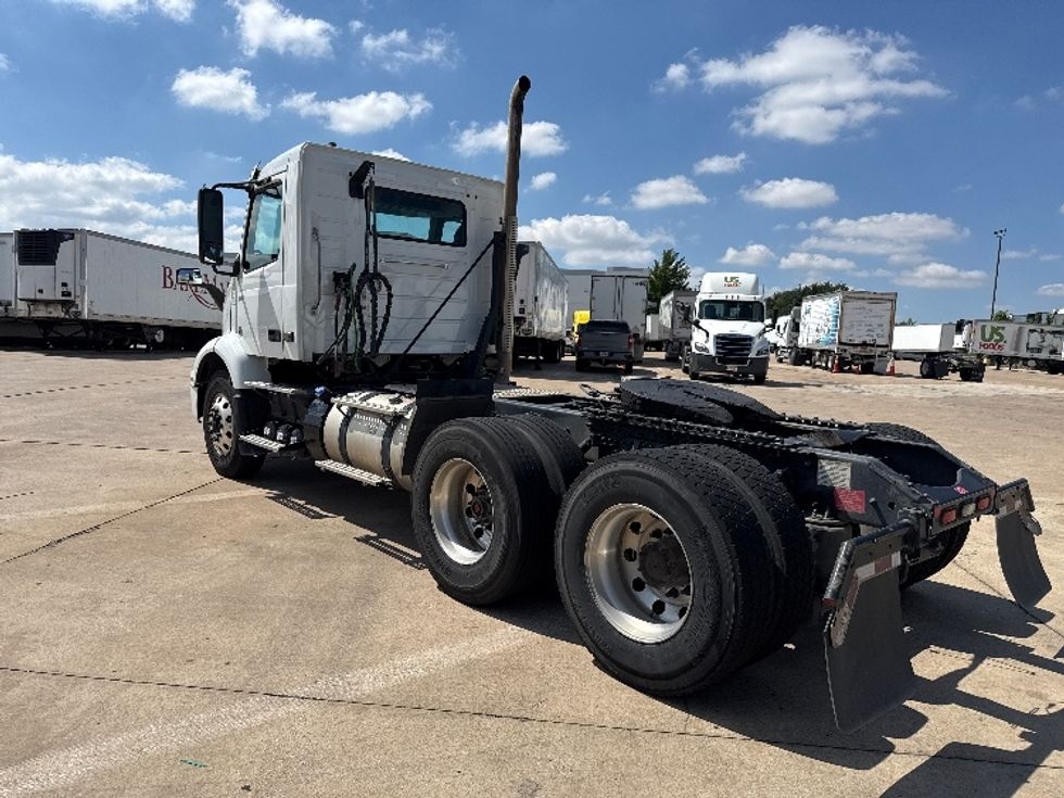 Day Cab Tractor-Heavy Duty Tractors-Volvo-2022-VNR62300-Grand Prairie-TX-432,875\n\t\tmiles-$ 45,000 - Image 5