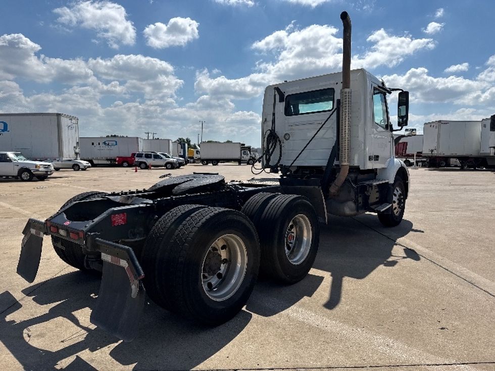 Day Cab Tractor-Heavy Duty Tractors-Volvo-2022-VNR62300-Grand Prairie-TX-432,875\n\t\tmiles-$ 45,000 - Image 7