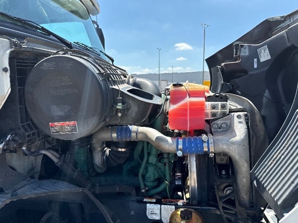 Day Cab Tractor-Heavy Duty Tractors-Volvo-2022-VNR62300-Grand Prairie-TX-450,955\n\t\tmiles-$ 49,500 - Image 15