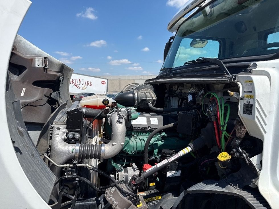 Day Cab Tractor-Heavy Duty Tractors-Volvo-2022-VNR62300-Grand Prairie-TX-450,955\n\t\tmiles-$ 49,500 - Image 16