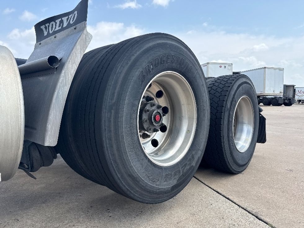 Day Cab Tractor-Heavy Duty Tractors-Volvo-2022-VNR62300-Grand Prairie-TX-450,955\n\t\tmiles-$ 49,500 - Image 17
