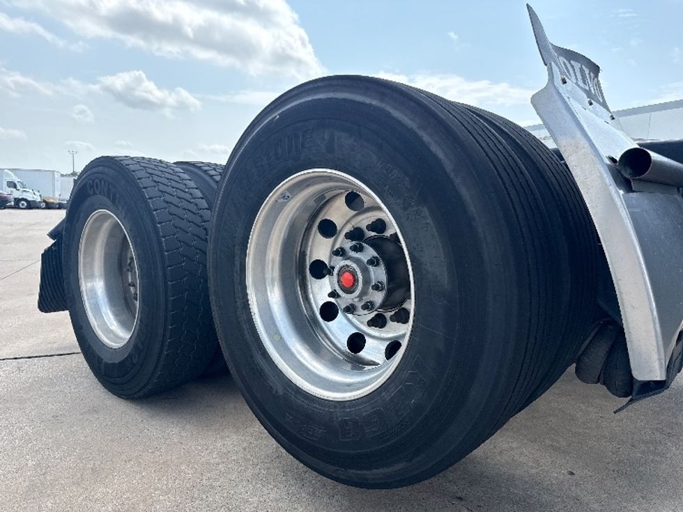 Day Cab Tractor-Heavy Duty Tractors-Volvo-2022-VNR62300-Grand Prairie-TX-450,955\n\t\tmiles-$ 49,500 - Image 18