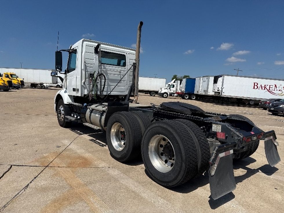 Day Cab Tractor-Heavy Duty Tractors-Volvo-2022-VNR62300-Grand Prairie-TX-450,955\n\t\tmiles-$ 49,500 - Image 5