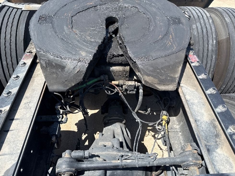Day Cab Tractor-Heavy Duty Tractors-Volvo-2022-VNR62300-Grand Prairie-TX-450,955\n\t\tmiles-$ 49,500 - Image 6