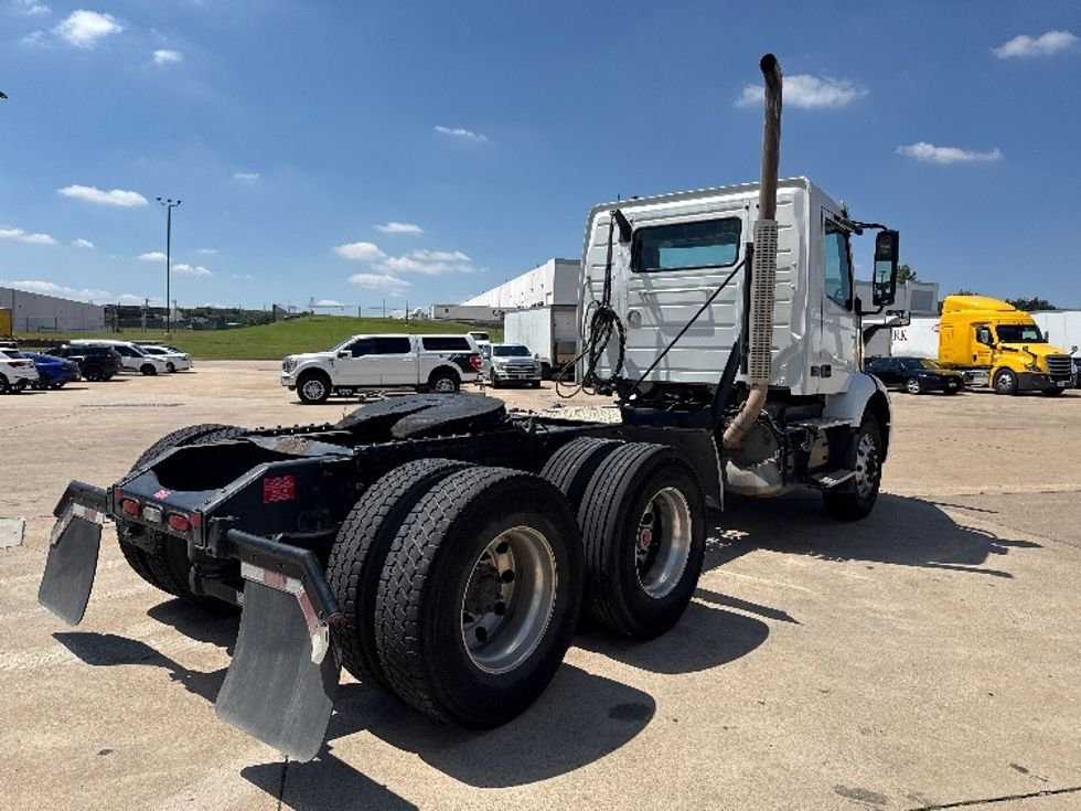 Day Cab Tractor-Heavy Duty Tractors-Volvo-2022-VNR62300-Grand Prairie-TX-450,955\n\t\tmiles-$ 49,500 - Image 7