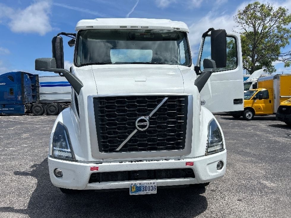 Day Cab Tractor-Heavy Duty Tractors-Volvo-2022-VNR62300-Homewood-AL-512,674\n\t\tmiles-$ 42,000 - Image 2
