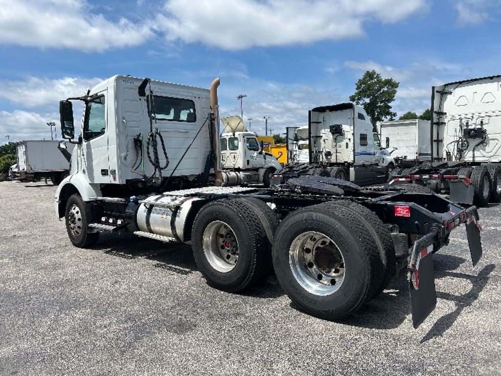 Day Cab Tractor-Heavy Duty Tractors-Volvo-2022-VNR62300-Homewood-AL-512,674\n\t\tmiles-$ 42,000 - Image 5