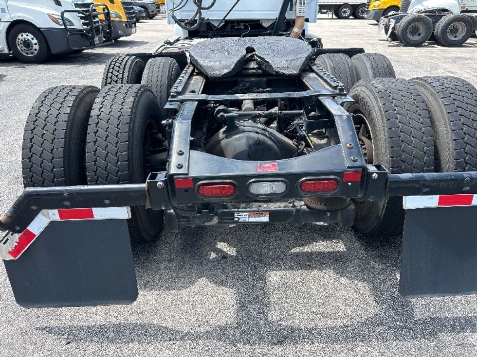 Day Cab Tractor-Heavy Duty Tractors-Volvo-2022-VNR62300-Homewood-AL-512,674\n\t\tmiles-$ 42,000 - Image 6