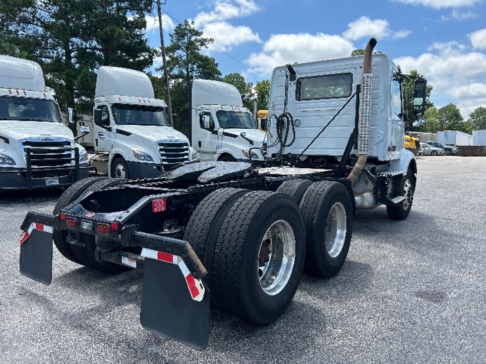 Day Cab Tractor-Heavy Duty Tractors-Volvo-2022-VNR62300-Homewood-AL-512,674\n\t\tmiles-$ 42,000 - Image 7
