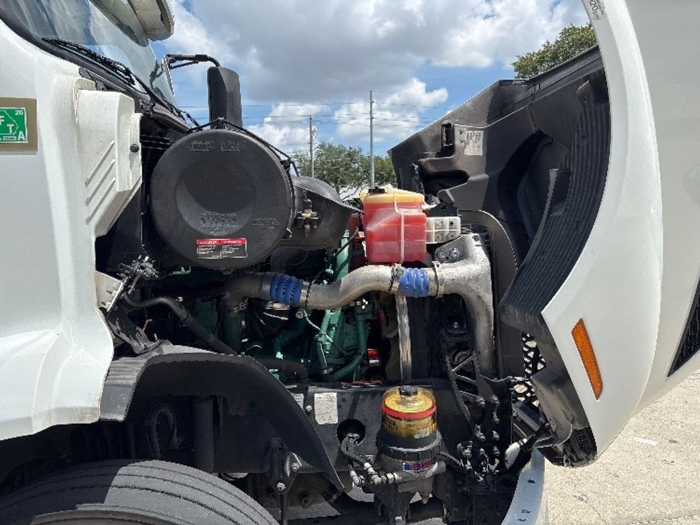 Day Cab Tractor-Heavy Duty Tractors-Volvo-2022-VNR62300-Tampa-FL-570,450\n\t\tmiles-$ 36,250 - Image 15