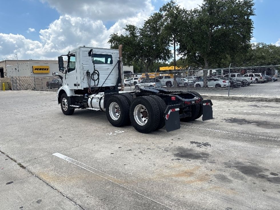 Day Cab Tractor-Heavy Duty Tractors-Volvo-2022-VNR62300-Tampa-FL-570,450\n\t\tmiles-$ 36,250 - Image 5