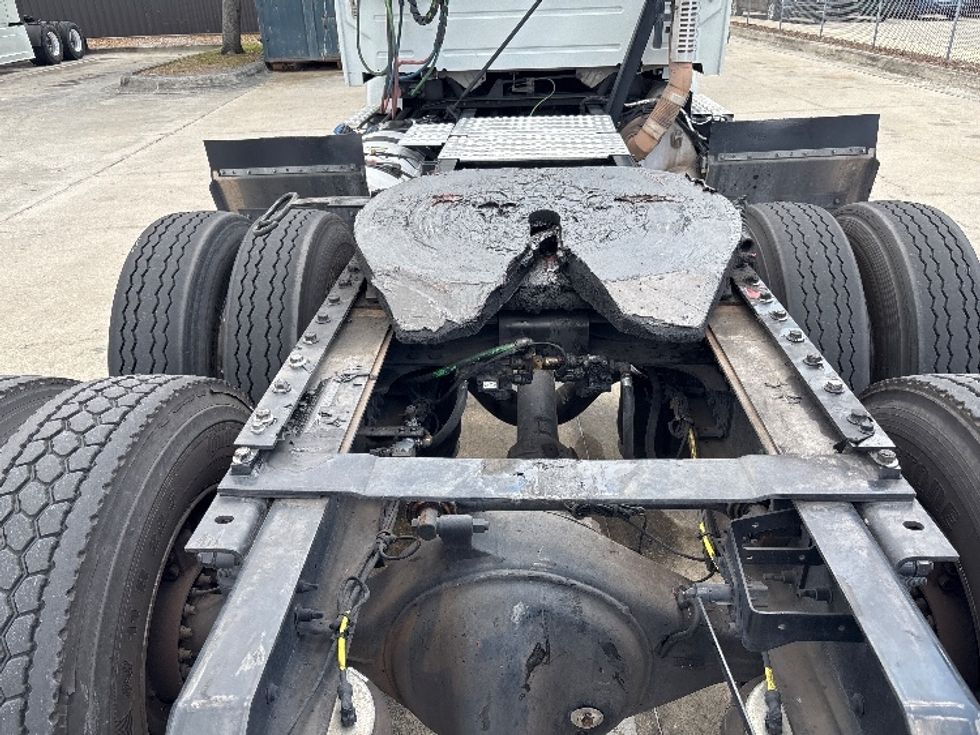Day Cab Tractor-Heavy Duty Tractors-Volvo-2022-VNR62300-Tampa-FL-570,450\n\t\tmiles-$ 36,250 - Image 6