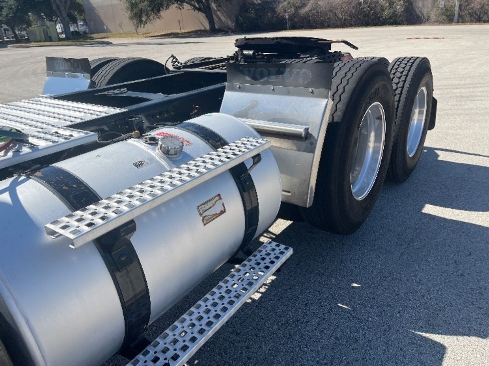 Day Cab Tractor-Heavy Duty Tractors-Volvo-2022-VNR62300-Tampa-FL-590,999\n\t\tmiles-$ 38,000 - Image 17