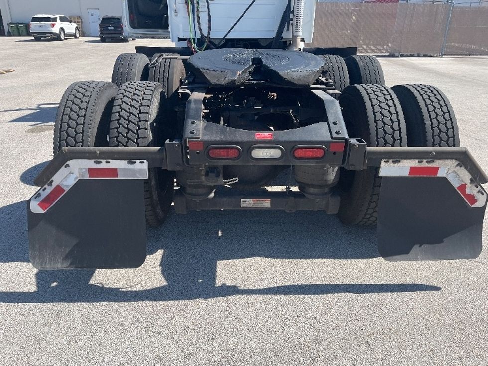 Day Cab Tractor-Heavy Duty Tractors-Volvo-2022-VNR62300-Tampa-FL-590,999\n\t\tmiles-$ 38,000 - Image 21