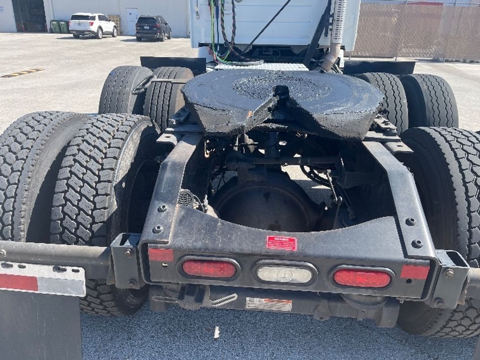 Day Cab Tractor-Heavy Duty Tractors-Volvo-2022-VNR62300-Tampa-FL-590,999\n\t\tmiles-$ 38,000 - Image 6