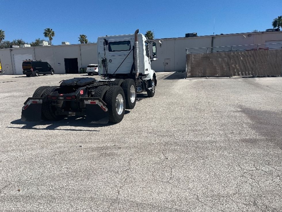 Day Cab Tractor-Heavy Duty Tractors-Volvo-2022-VNR62300-Tampa-FL-590,999\n\t\tmiles-$ 38,000 - Image 7