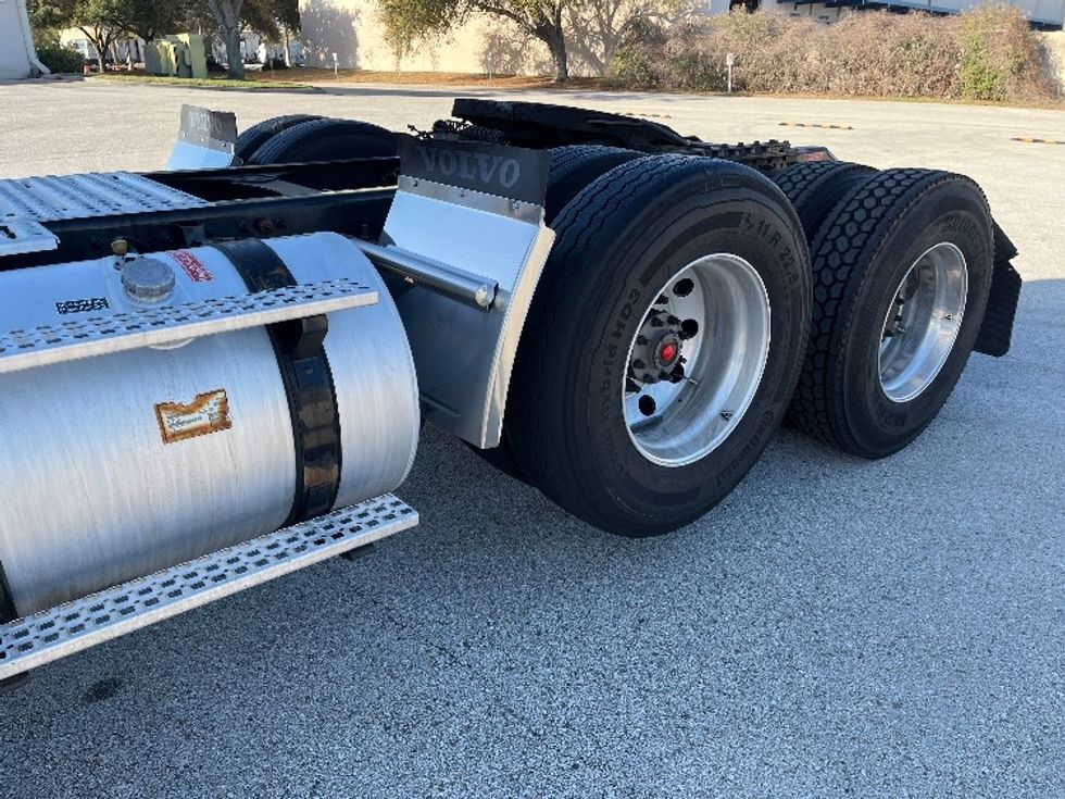 Day Cab Tractor-Heavy Duty Tractors-Volvo-2022-VNR62300-Tampa-FL-601,364\n\t\tmiles-$ 25,750 - Image 17