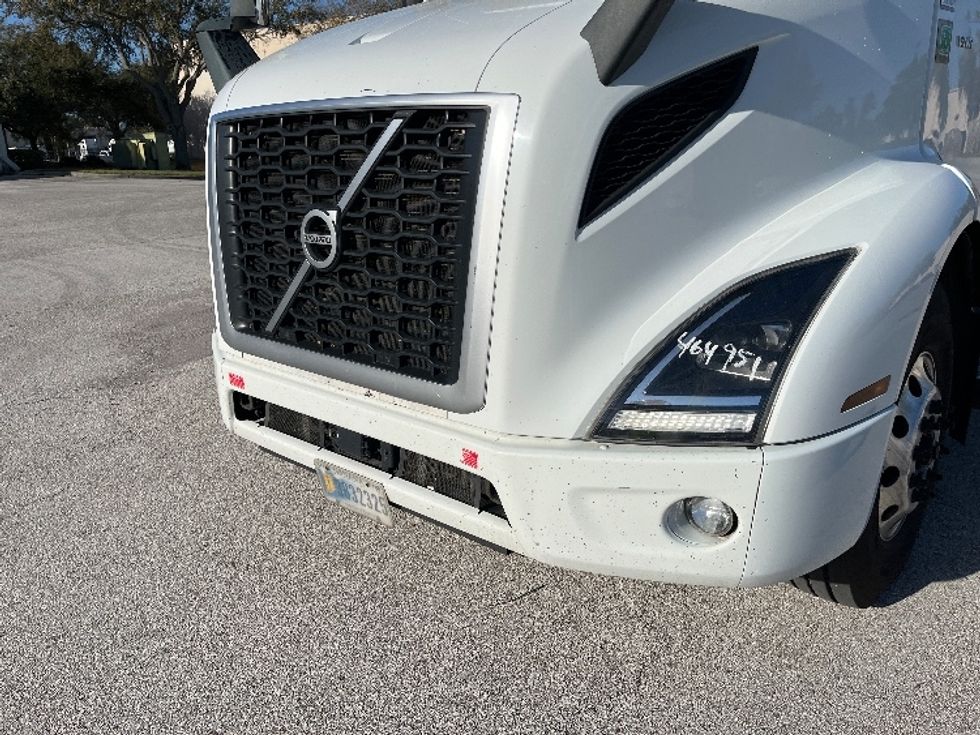 Day Cab Tractor-Heavy Duty Tractors-Volvo-2022-VNR62300-Tampa-FL-601,364\n\t\tmiles-$ 25,750 - Image 21