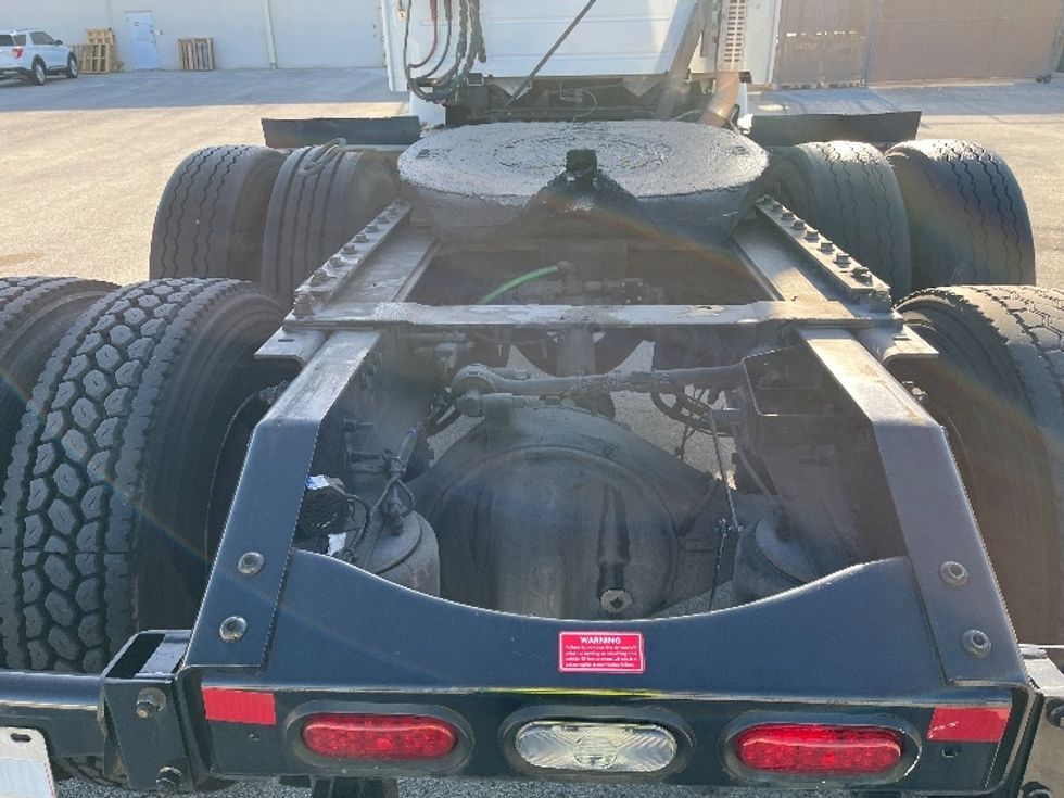 Day Cab Tractor-Heavy Duty Tractors-Volvo-2022-VNR62300-Tampa-FL-601,364\n\t\tmiles-$ 25,750 - Image 6