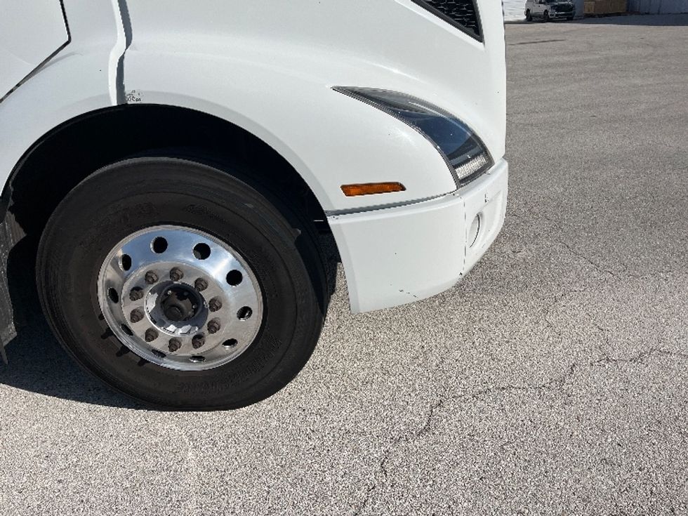 Day Cab Tractor-Heavy Duty Tractors-Volvo-2022-VNR62300-Tampa-FL-602,810\n\t\tmiles-$ 25,500 - Image 20