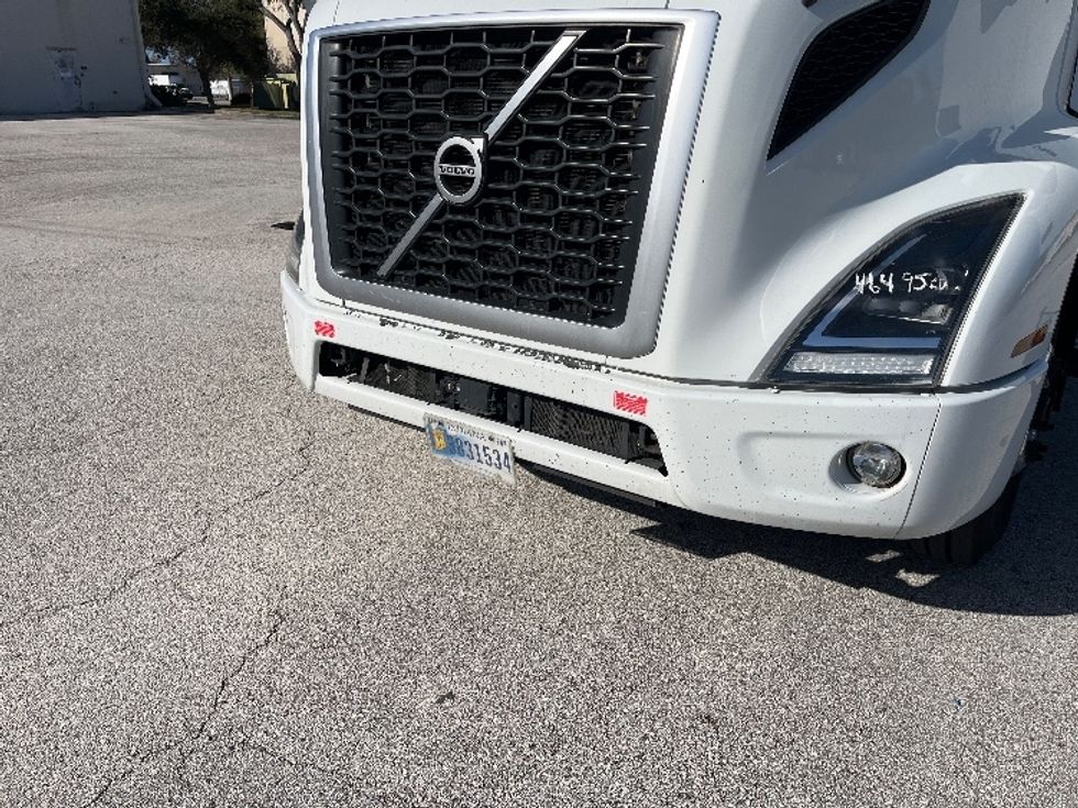 Day Cab Tractor-Heavy Duty Tractors-Volvo-2022-VNR62300-Tampa-FL-602,810\n\t\tmiles-$ 25,500 - Image 21
