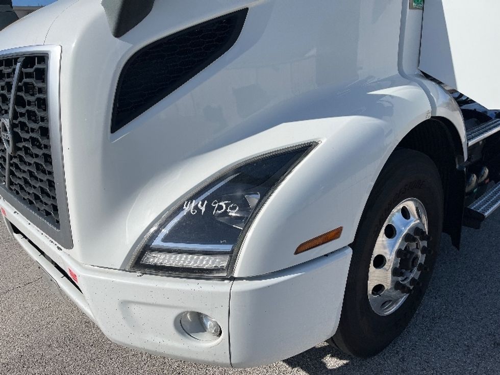 Day Cab Tractor-Heavy Duty Tractors-Volvo-2022-VNR62300-Tampa-FL-602,810\n\t\tmiles-$ 25,500 - Image 22