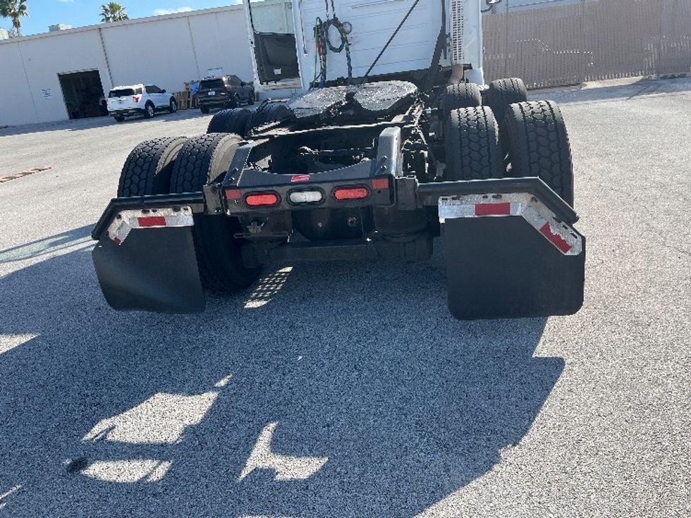 Day Cab Tractor-Heavy Duty Tractors-Volvo-2022-VNR62300-Tampa-FL-602,810\n\t\tmiles-$ 25,500 - Image 24