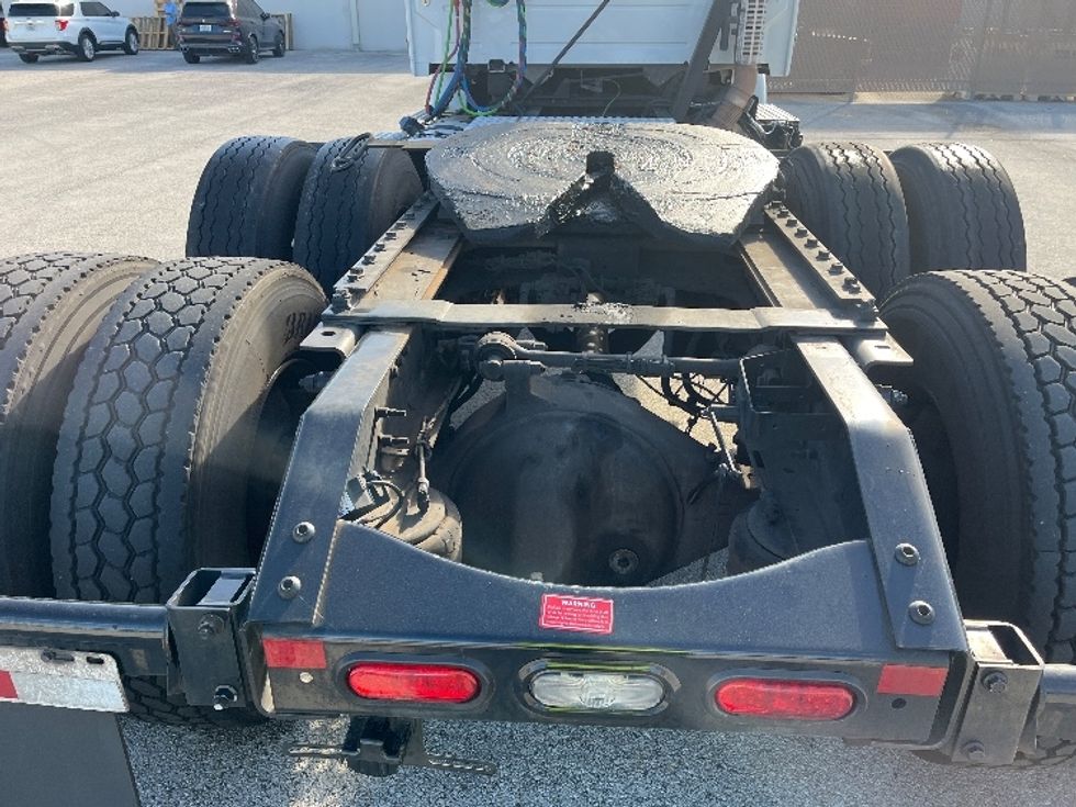 Day Cab Tractor-Heavy Duty Tractors-Volvo-2022-VNR62300-Tampa-FL-602,810\n\t\tmiles-$ 25,500 - Image 6