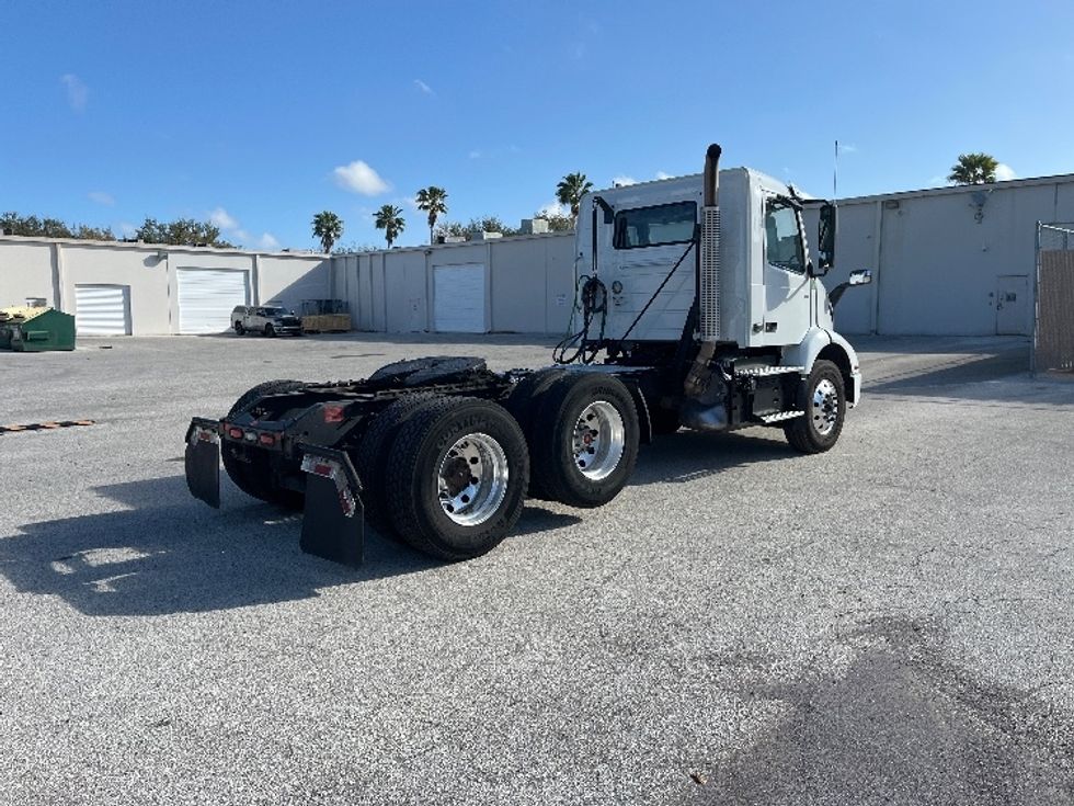 Day Cab Tractor-Heavy Duty Tractors-Volvo-2022-VNR62300-Tampa-FL-602,810\n\t\tmiles-$ 25,500 - Image 7
