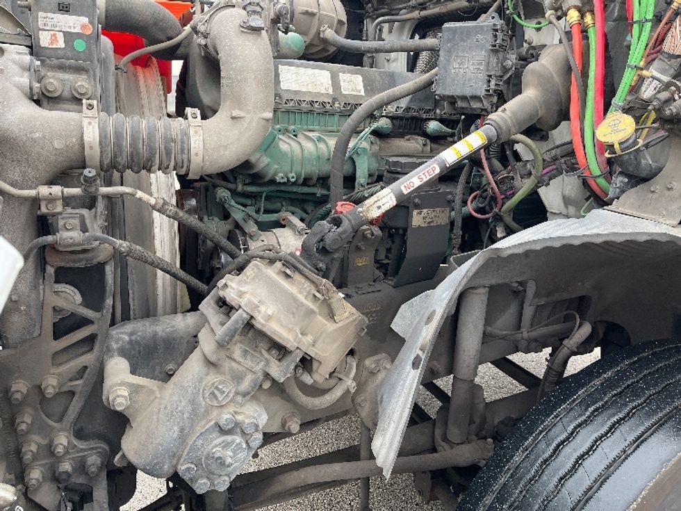 Day Cab Tractor-Heavy Duty Tractors-Volvo-2022-VNR62300-Tampa-FL-628,702\n\t\tmiles-$ 24,750 - Image 16