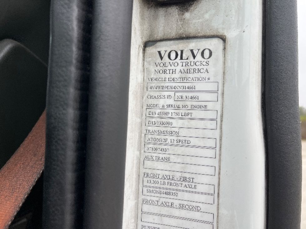 Day Cab Tractor-Heavy Duty Tractors-Volvo-2022-VNR62300-Tampa-FL-628,702\n\t\tmiles-$ 24,750 - Image 17